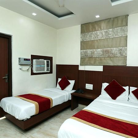 Hotel Toto International Dx Ню Делхи Екстериор снимка