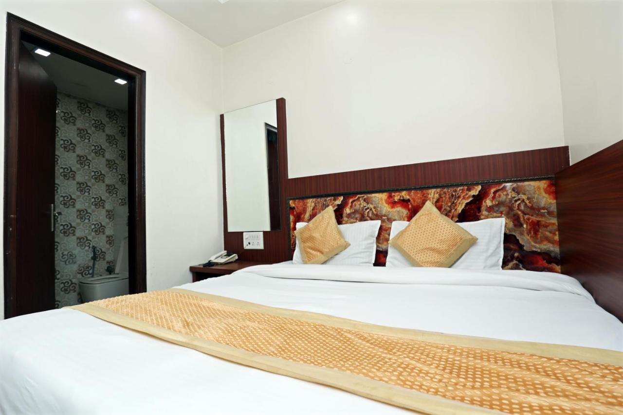 Hotel Toto International Dx Ню Делхи Екстериор снимка