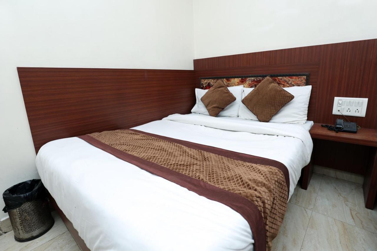 Hotel Toto International Dx Ню Делхи Екстериор снимка